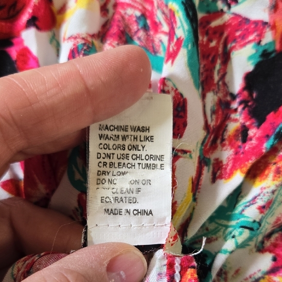 Vivid Imports Size Large Racer Back Floral Tank With White Knit Fringe - Picture 8 of 8